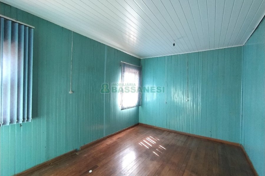 Casa com 110m², 3 dormitórios, no bairro Cruzeiro em Caxias do Sul para Comprar