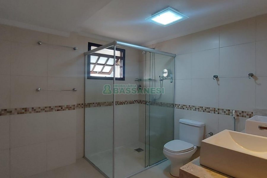 Apto Mobiliado com 250m², 3 dormitórios, 2 vagas, no bairro Panazzolo em Caxias do Sul para Alugar