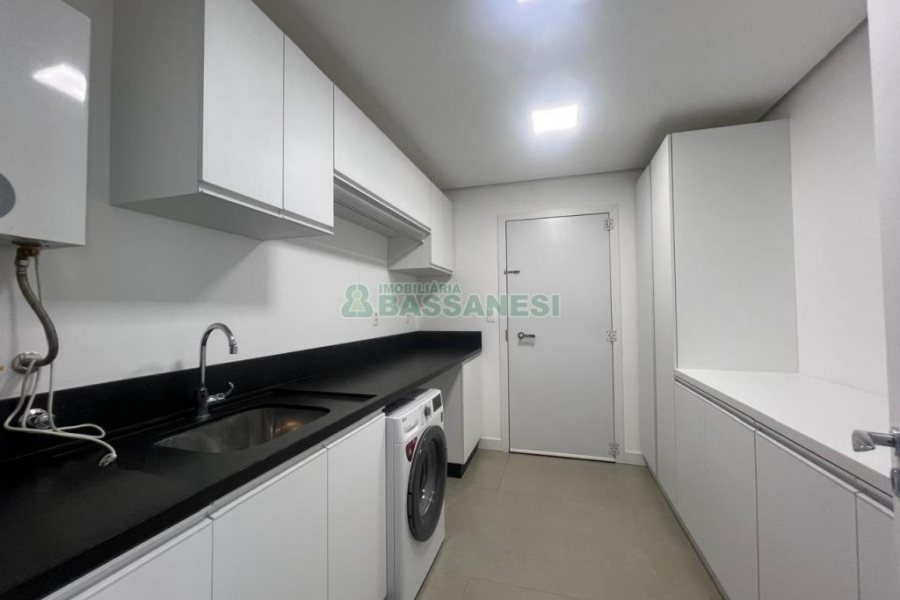 Apto Mobiliado com 178m², 3 dormitórios, 3 vagas, no bairro Centro em Caxias do Sul para Alugar