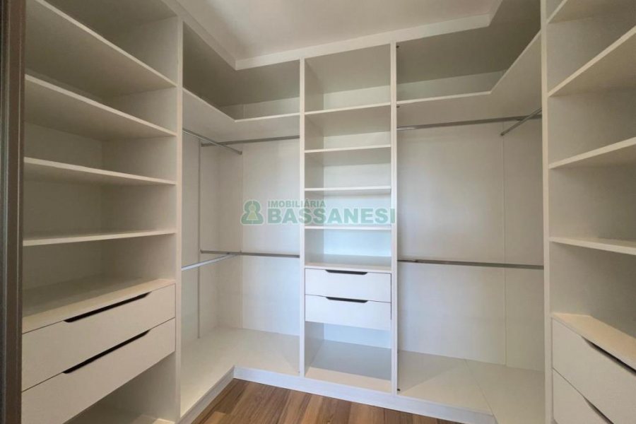 Apto Mobiliado com 178m², 3 dormitórios, 3 vagas, no bairro Centro em Caxias do Sul para Alugar