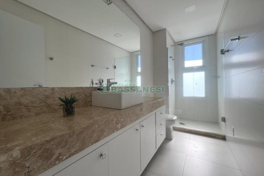 Apto Mobiliado com 178m², 3 dormitórios, 3 vagas, no bairro Centro em Caxias do Sul para Alugar