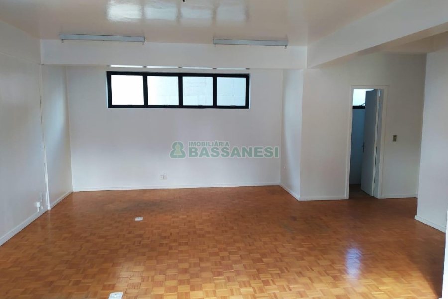 Sala com 50m², 1 vaga, no bairro Centro em Caxias do Sul para Alugar