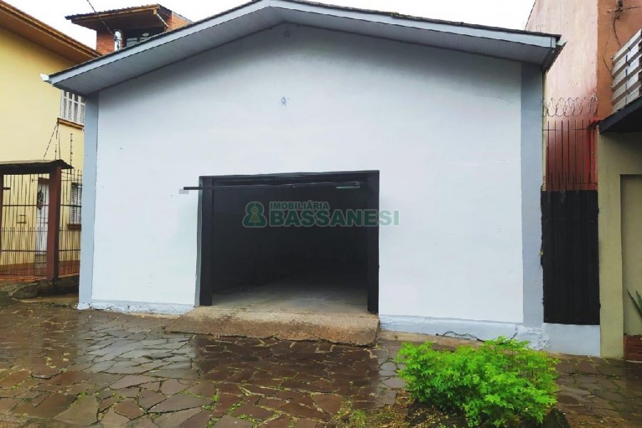 Pavilhão com 220m², no bairro Lourdes em Caxias do Sul para Alugar