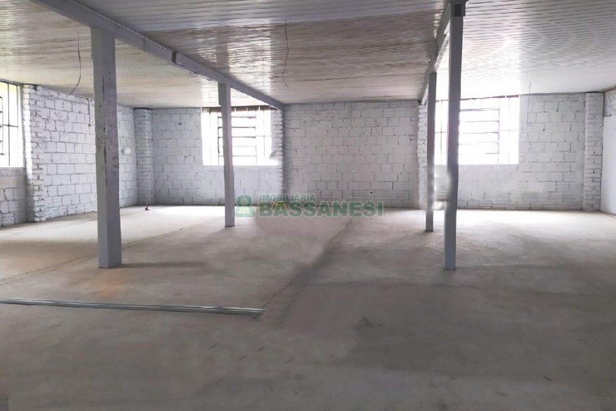Pavilhão com 220m², no bairro Lourdes em Caxias do Sul para Alugar