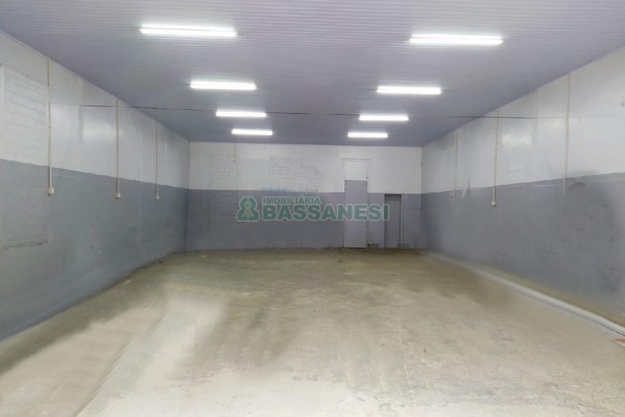 Pavilhão com 220m², no bairro Lourdes em Caxias do Sul para Alugar