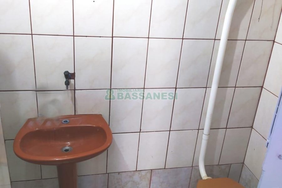 Pavilhão com 220m², no bairro Lourdes em Caxias do Sul para Alugar