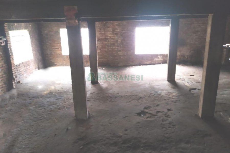 Pavilhão com 220m², no bairro Lourdes em Caxias do Sul para Alugar