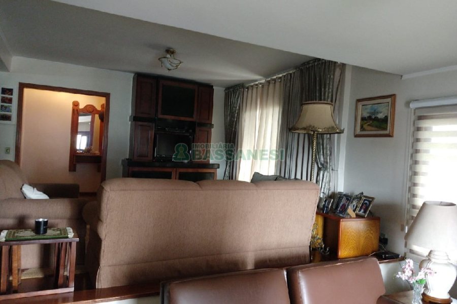 Apartamento com 228m², 4 dormitórios, 2 vagas, no bairro Centro em Caxias do Sul para Comprar