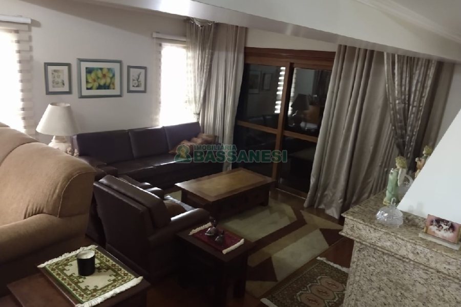 Apartamento com 228m², 4 dormitórios, 2 vagas, no bairro Centro em Caxias do Sul para Comprar