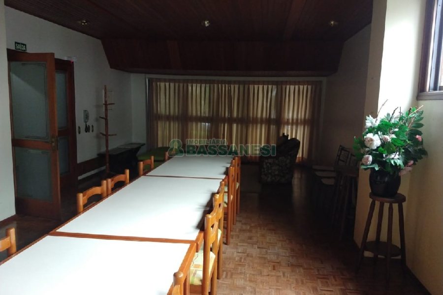 Apartamento com 228m², 4 dormitórios, 2 vagas, no bairro Centro em Caxias do Sul para Comprar