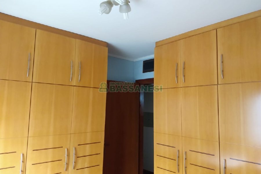 Apartamento com 228m², 4 dormitórios, 2 vagas, no bairro Centro em Caxias do Sul para Comprar