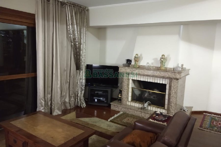 Apartamento com 228m², 4 dormitórios, 2 vagas, no bairro Centro em Caxias do Sul para Comprar