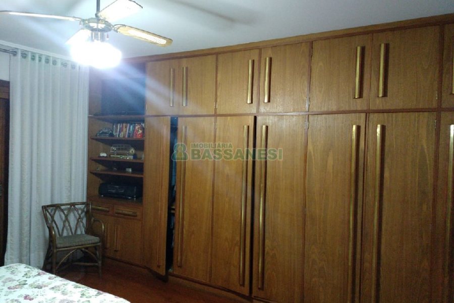 Apartamento com 228m², 4 dormitórios, 2 vagas, no bairro Centro em Caxias do Sul para Comprar