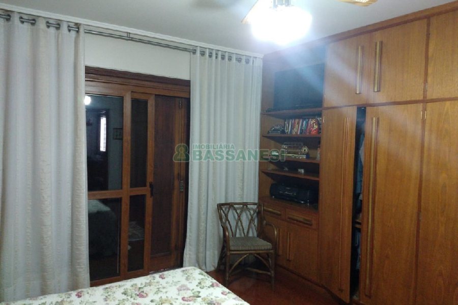 Apartamento com 228m², 4 dormitórios, 2 vagas, no bairro Centro em Caxias do Sul para Comprar