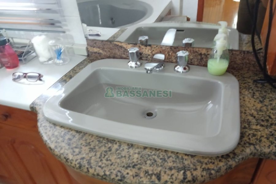 Apartamento com 228m², 4 dormitórios, 2 vagas, no bairro Centro em Caxias do Sul para Comprar