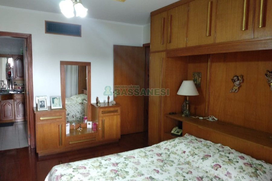 Apartamento com 228m², 4 dormitórios, 2 vagas, no bairro Centro em Caxias do Sul para Comprar