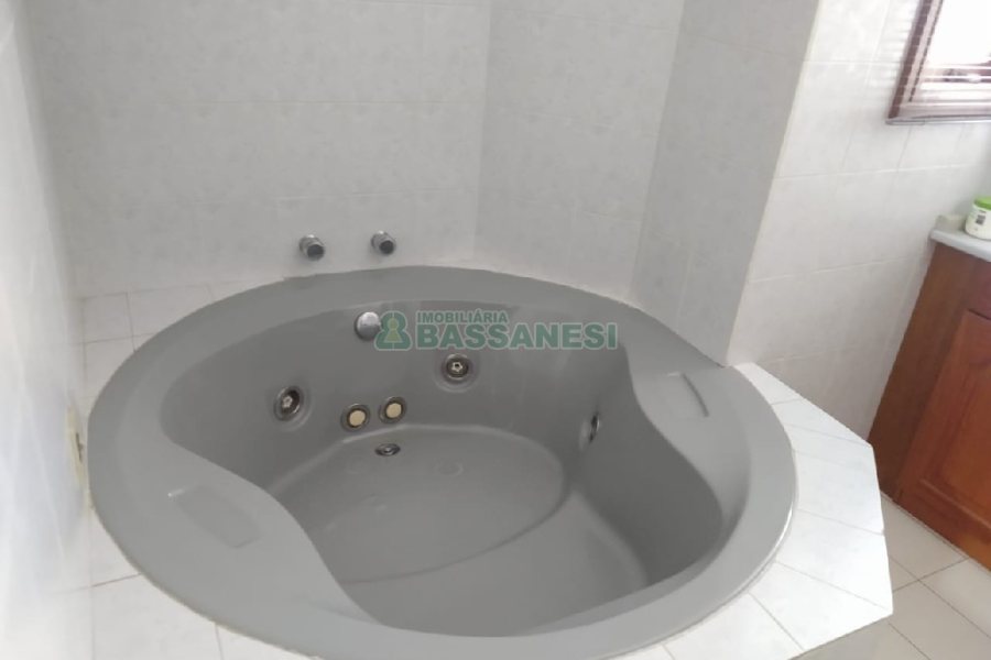 Apartamento com 228m², 4 dormitórios, 2 vagas, no bairro Centro em Caxias do Sul para Comprar