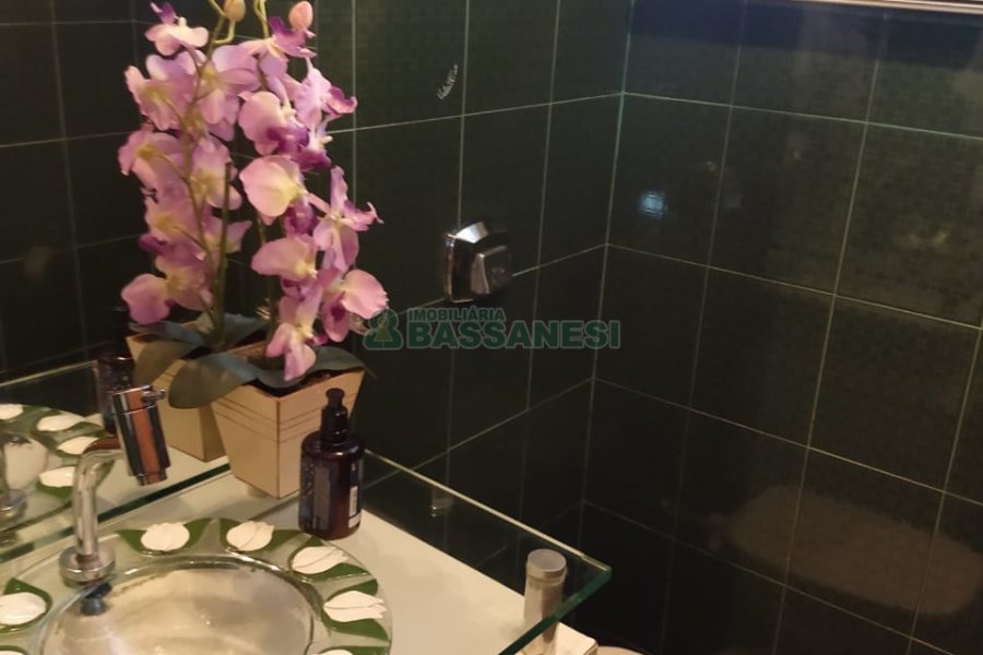 Apartamento com 228m², 4 dormitórios, 2 vagas, no bairro Centro em Caxias do Sul para Comprar