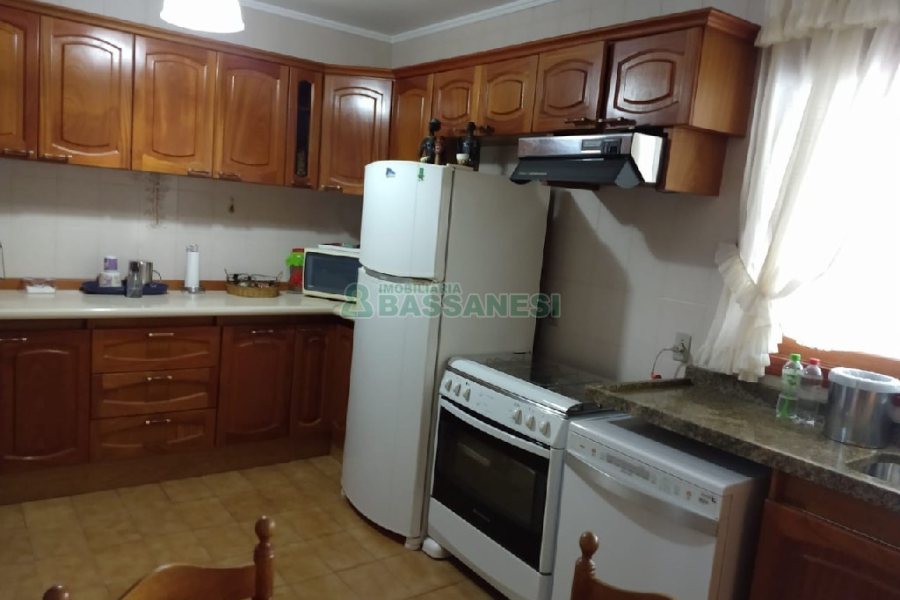 Apartamento com 228m², 4 dormitórios, 2 vagas, no bairro Centro em Caxias do Sul para Comprar