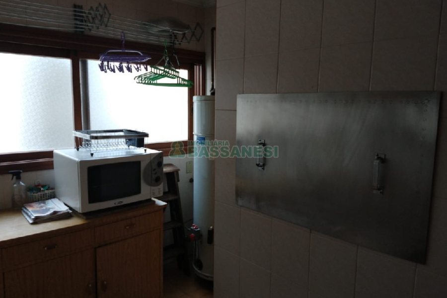 Apartamento com 228m², 4 dormitórios, 2 vagas, no bairro Centro em Caxias do Sul para Comprar