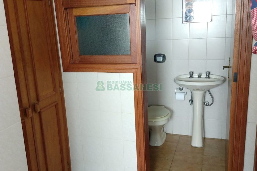 Apartamento com 228m², 4 dormitórios, 2 vagas, no bairro Centro em Caxias do Sul para Comprar