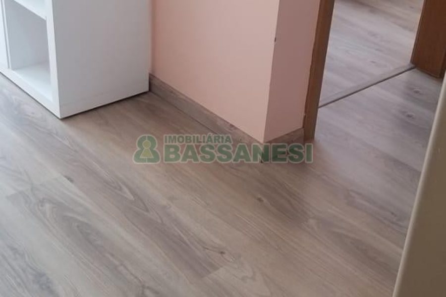 Apartamento com 50m², 2 dormitórios, 1 vaga, no bairro De Lazzer em Caxias do Sul para Comprar