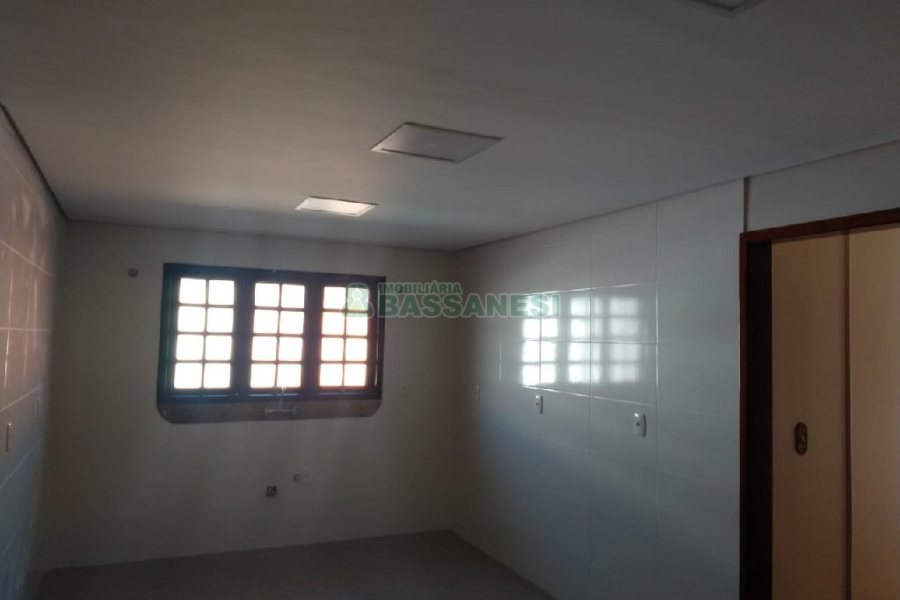 Casa com 200m², 3 dormitórios, 1 vaga, no bairro Pio X em Caxias do Sul para Comprar