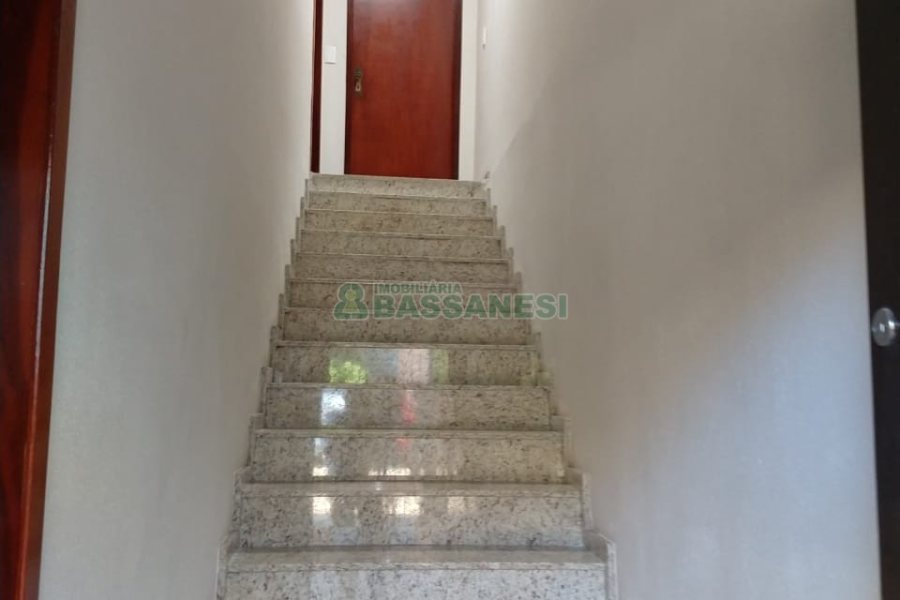 Casa com 200m², 3 dormitórios, 1 vaga, no bairro Pio X em Caxias do Sul para Comprar