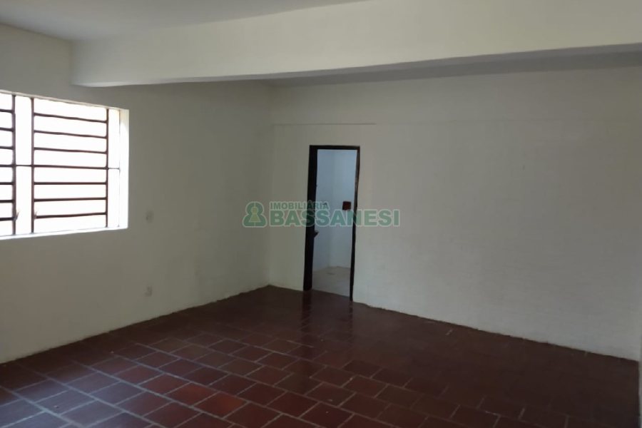 Casa com 200m², 3 dormitórios, 1 vaga, no bairro Pio X em Caxias do Sul para Comprar