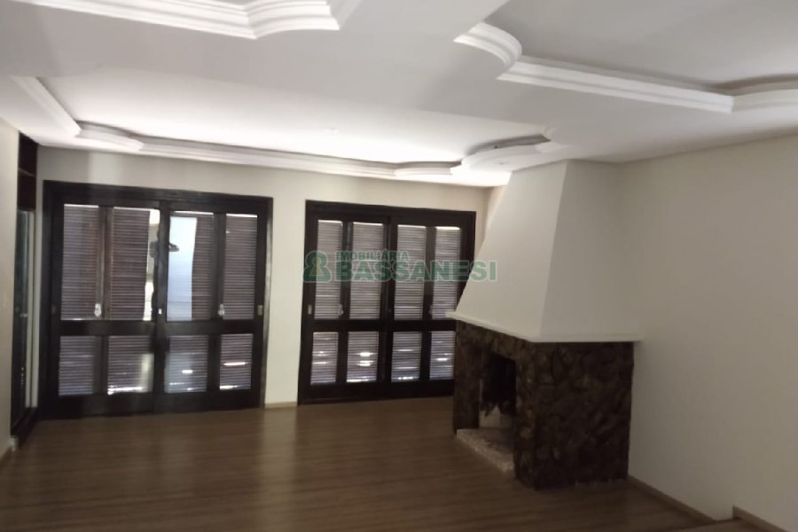 Casa com 200m², 3 dormitórios, 1 vaga, no bairro Pio X em Caxias do Sul para Comprar