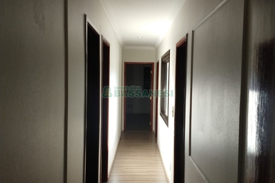 Casa com 200m², 3 dormitórios, 1 vaga, no bairro Pio X em Caxias do Sul para Comprar