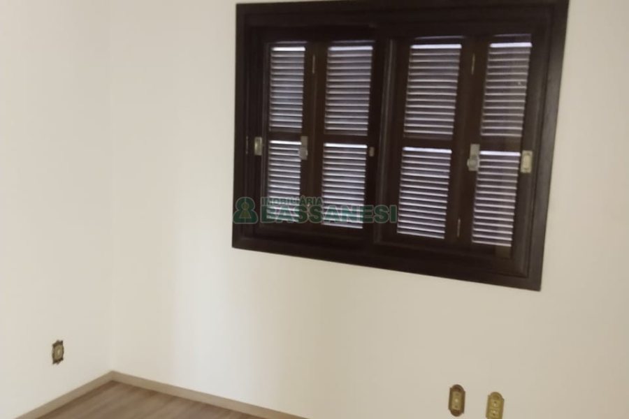 Casa com 200m², 3 dormitórios, 1 vaga, no bairro Pio X em Caxias do Sul para Comprar