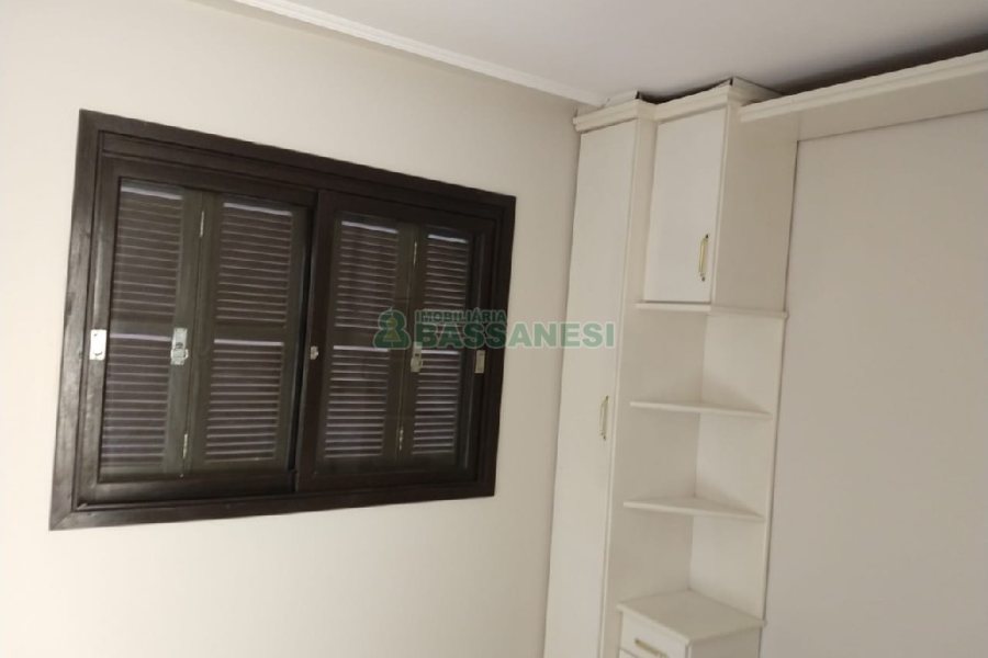 Casa com 200m², 3 dormitórios, 1 vaga, no bairro Pio X em Caxias do Sul para Comprar