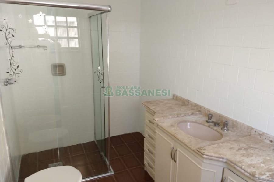 Casa com 200m², 3 dormitórios, 1 vaga, no bairro Pio X em Caxias do Sul para Comprar