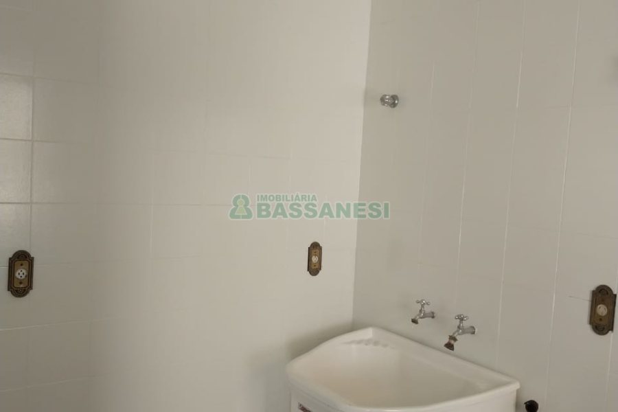 Casa com 200m², 3 dormitórios, 1 vaga, no bairro Pio X em Caxias do Sul para Comprar