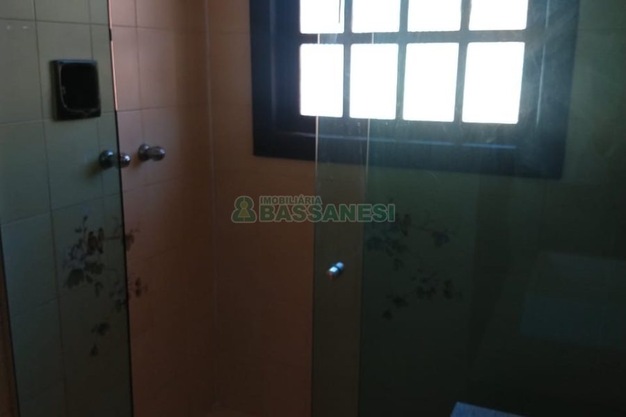 Casa com 200m², 3 dormitórios, 1 vaga, no bairro Pio X em Caxias do Sul para Comprar