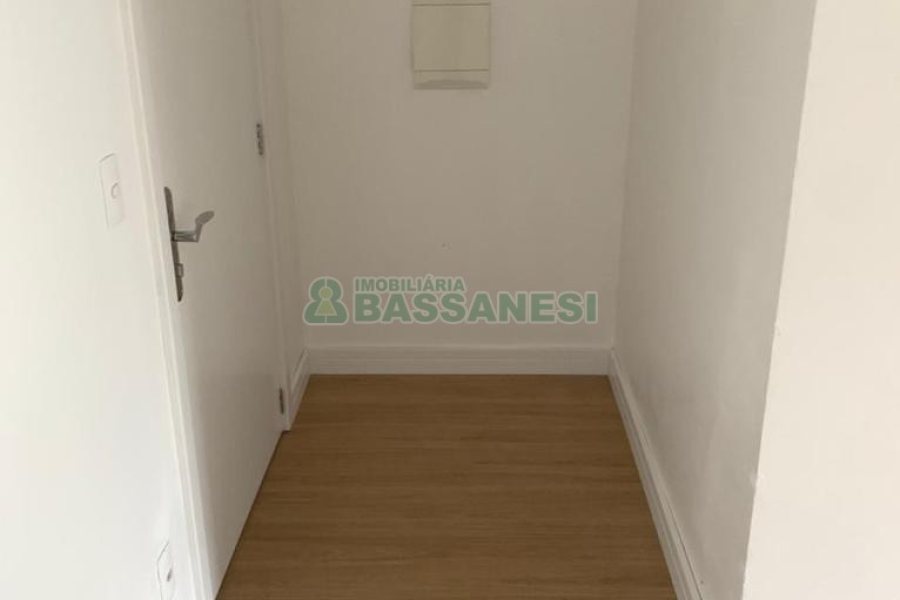 Apartamento com 69m², 2 dormitórios, 2 vagas, no bairro Lourdes em Caxias do Sul para Comprar