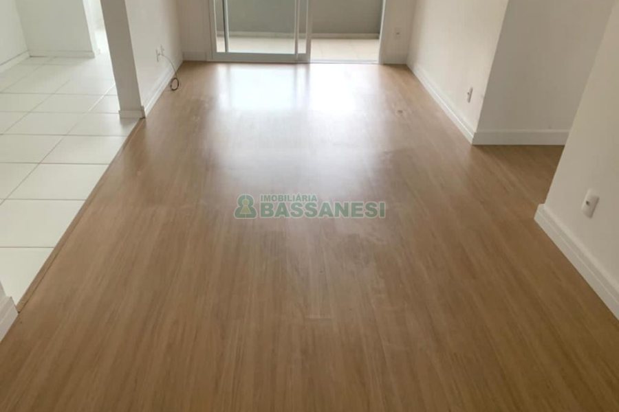 Apartamento com 69m², 2 dormitórios, 2 vagas, no bairro Lourdes em Caxias do Sul para Comprar