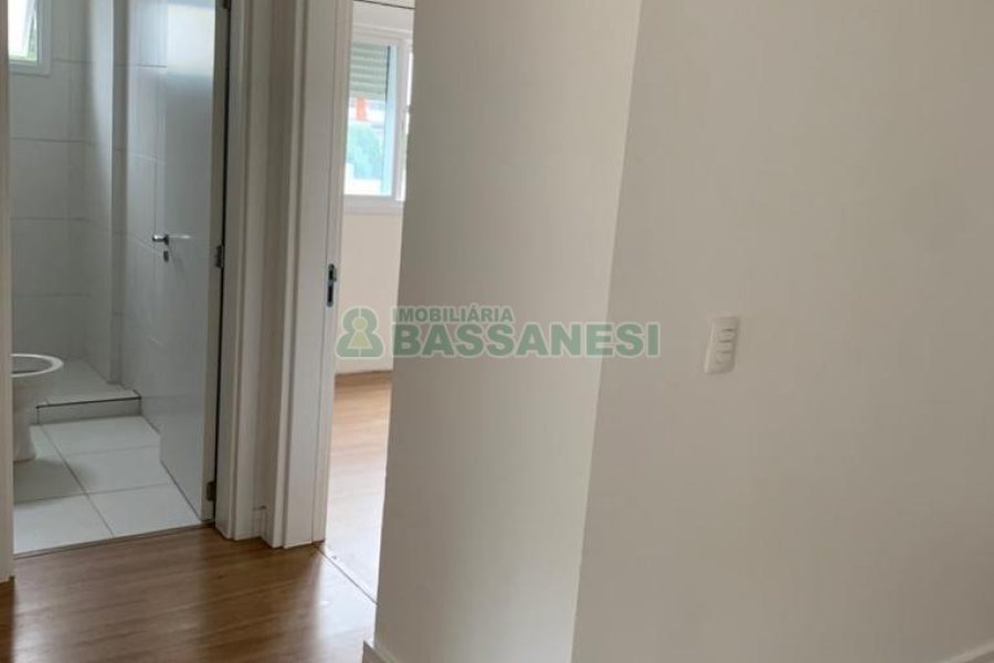 Apartamento com 69m², 2 dormitórios, 2 vagas, no bairro Lourdes em Caxias do Sul para Comprar
