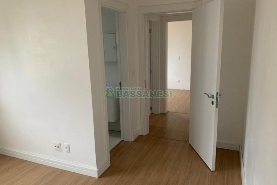 Apartamento com 69m², 2 dormitórios, 2 vagas, no bairro Lourdes em Caxias do Sul para Comprar