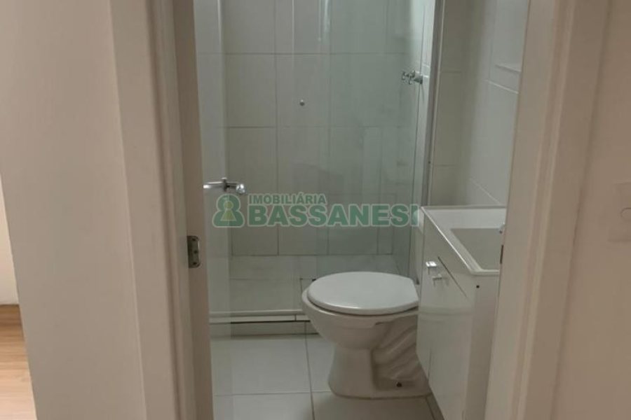 Apartamento com 69m², 2 dormitórios, 2 vagas, no bairro Lourdes em Caxias do Sul para Comprar