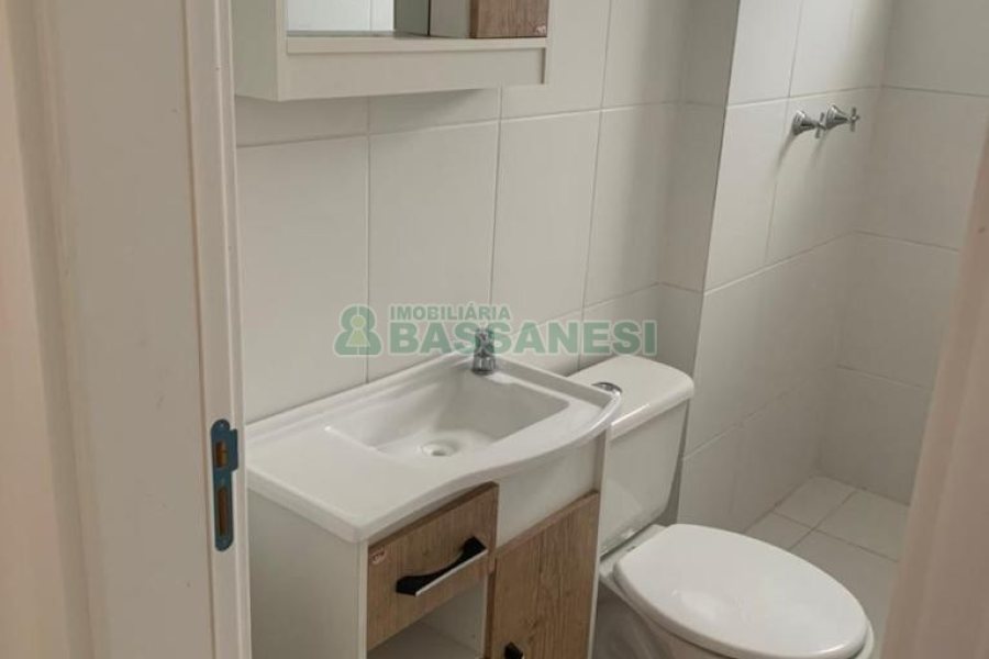 Apartamento com 69m², 2 dormitórios, 2 vagas, no bairro Lourdes em Caxias do Sul para Comprar