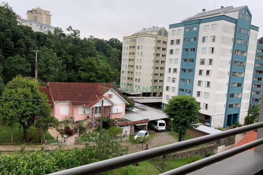 Apartamento com 69m², 2 dormitórios, 2 vagas, no bairro Lourdes em Caxias do Sul para Comprar