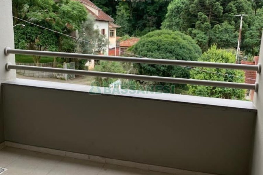 Apartamento com 69m², 2 dormitórios, 2 vagas, no bairro Lourdes em Caxias do Sul para Comprar