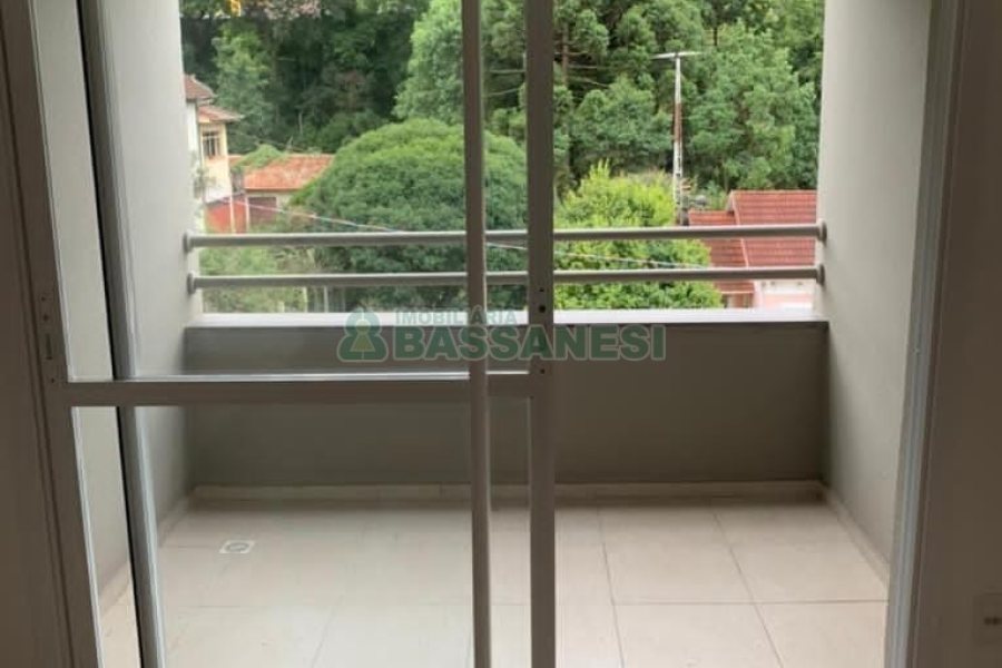 Apartamento com 69m², 2 dormitórios, 2 vagas, no bairro Lourdes em Caxias do Sul para Comprar