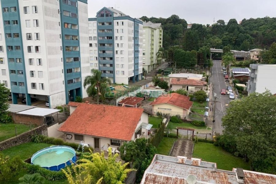 Apartamento com 69m², 2 dormitórios, 2 vagas, no bairro Lourdes em Caxias do Sul para Comprar