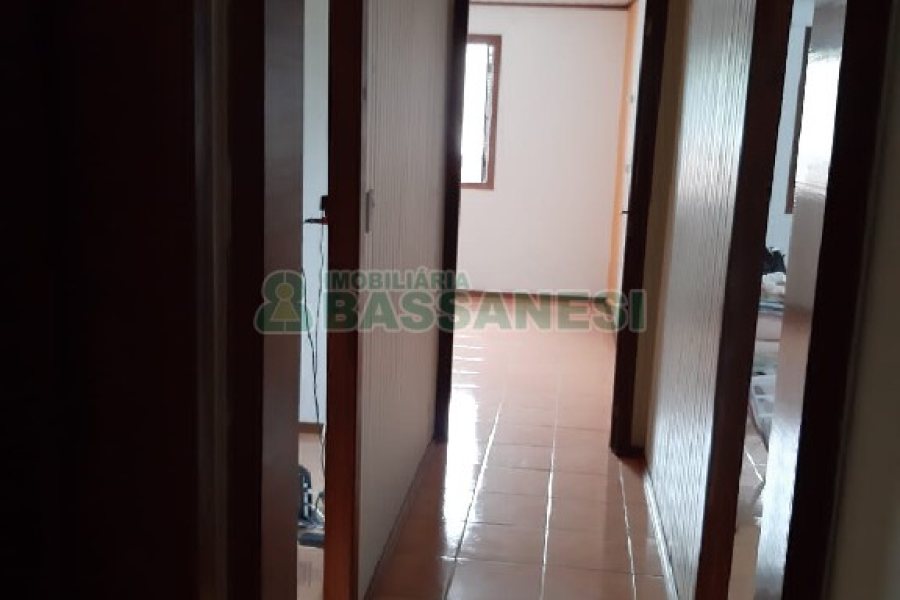 Casa com 70m², 2 dormitórios, 2 vagas, no bairro Cidade Nova em Caxias do Sul para Comprar