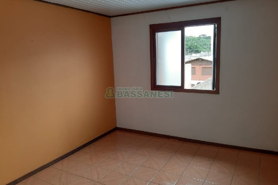Casa com 70m², 2 dormitórios, 2 vagas, no bairro Cidade Nova em Caxias do Sul para Comprar
