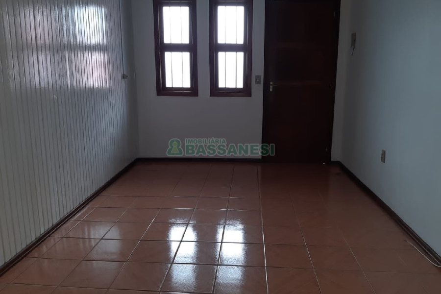 Casa com 70m², 2 dormitórios, 2 vagas, no bairro Cidade Nova em Caxias do Sul para Comprar