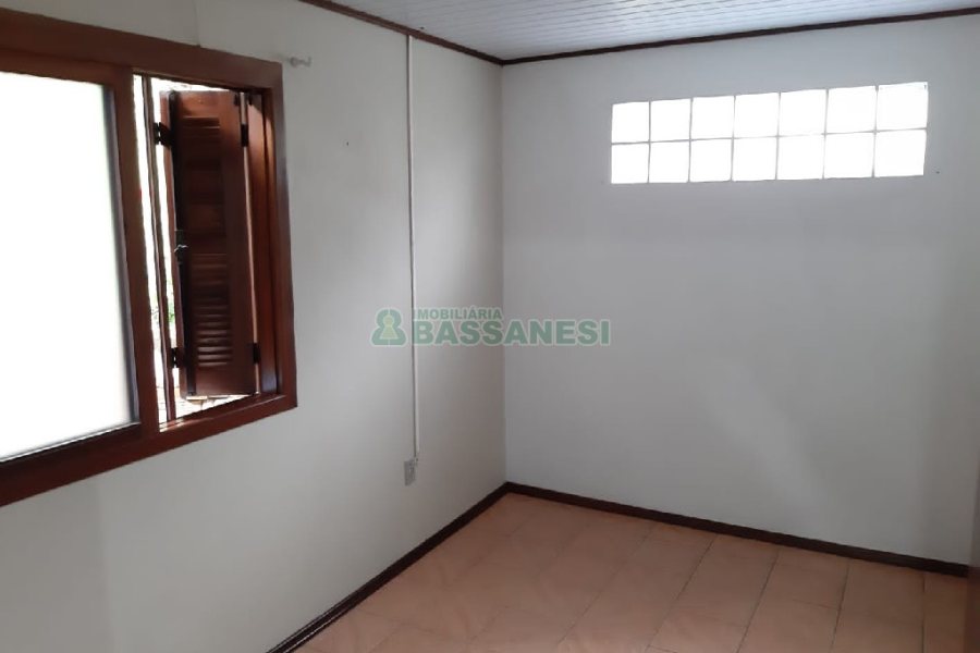 Casa com 70m², 2 dormitórios, 2 vagas, no bairro Cidade Nova em Caxias do Sul para Comprar
